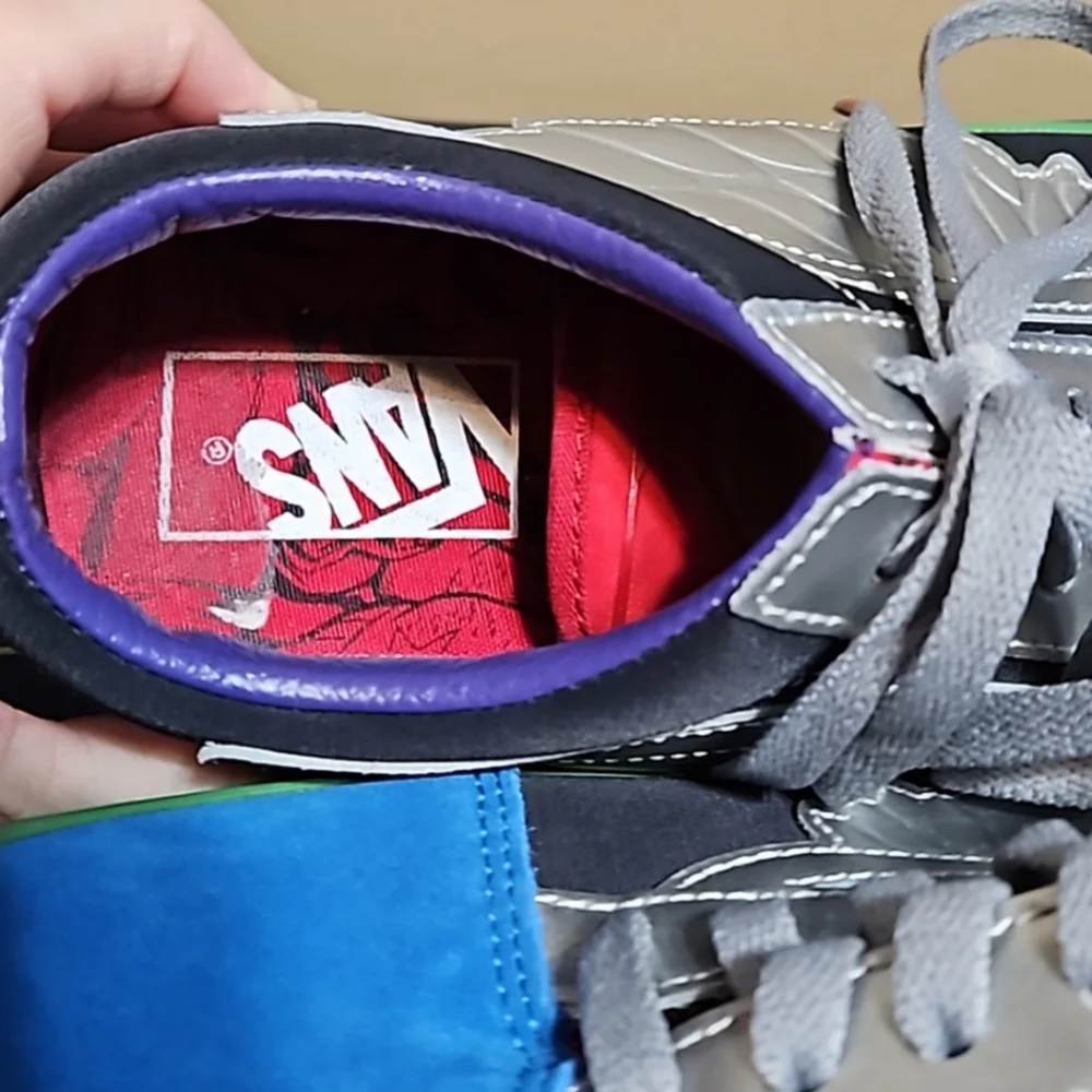 Vans X Marvel Avengers Old Skool Unisex Mens Size 9